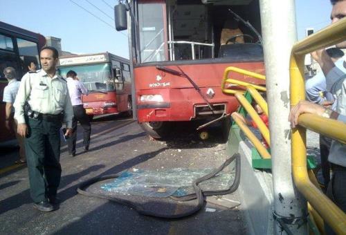 برخورد دو اتوبوس در بلوار ۲۹ بهمن تبریز با ۱۱ مصدوم