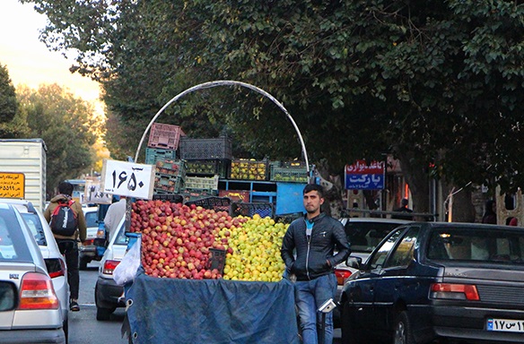 دست‌فروشان تبریز پراکنده شدند/ وانتی‌ها همچنان در خیابان‌ها مشغولِ سدمعبرند!