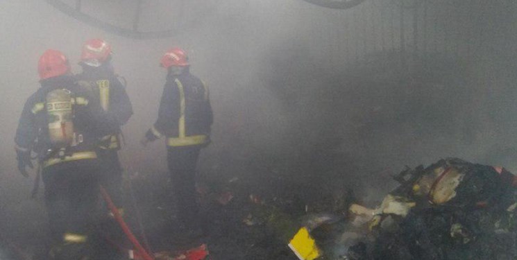 آتش سوزی در انبار کفش بازار تبریز