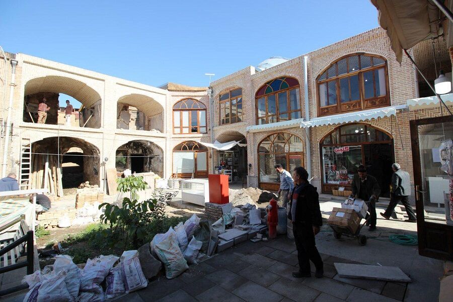 مرمت سرای ایکی قاپیلی بازار تبریز رو به اتمام است