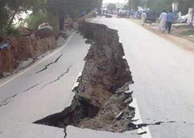 خسارت ۱۰ میلیارد تومانی زمین‌لرزه به زیرساخت‌های جاده‌ای آذربایجان‌شرقی