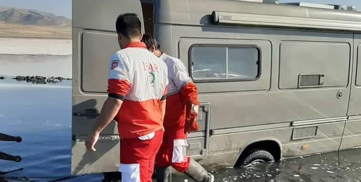 نجات گردشگر فرانسوی از باتلاق دریاچه ارومیه/ مهمان‌نوازی مردم اسکو خاطره‌ ساز شد