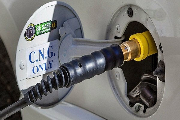 مصرف CNG در خودروها هوا را آلوده می‌کند/ لزوم استفاده از سوخت مایع به‌جای گاز