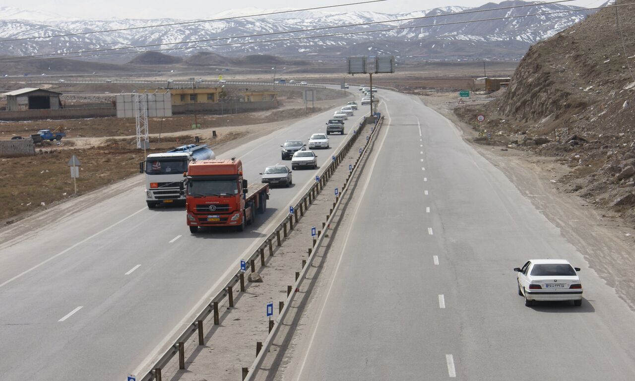 تردد بیش از ۲۲۰ میلیون خودرو در محورهای آذربایجان‌شرقی
