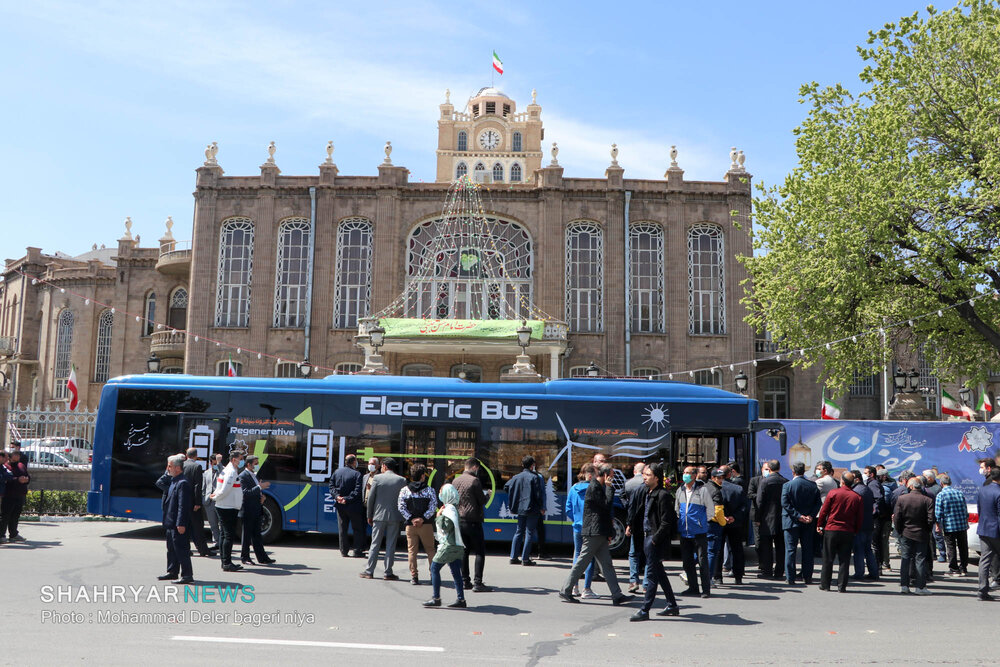 اولین اتوبوس برقی تبریز رونمایی شد/ برنامه ریزی برای خرید و الحاق اتوبوس‌های برقی
