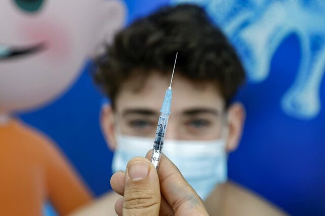 ۵۰ درصد مردم آذربایجان‌شرقی دُز سوم واکسن کرونا را دریافت کرده‌اند/ مقاومت والدین در برابر واکسیناسیون کودکان