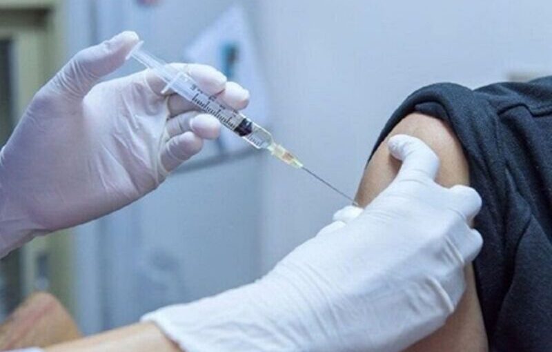 تزریق واکسن کرونا در پارک‌های تبریز/ تزریق واکسن به کودکان ۵ تا ۱۱ ساله را جدی بگیرید