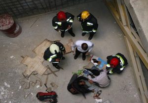 دو کارگر از بالابر در تبریز سقوط کردند