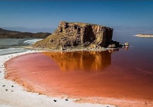 با خشکیِ دریاچه ارومیه، ۷ برابر مساحت تهران تبدیل به بیابان و شوره زار می‌شود