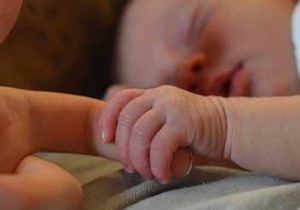 ایران رتبه ۱۵۵ جهان با نرخ تولد ۱.۶۹ درصد نوزاد را دارد/ سیر نزولی نرخ باروری در کشور و آذربایجان‌شرقی