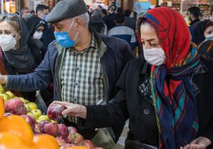 وفور میوه شب یلدا در بازار تبریز/ کاهش قدرت خرید میوه در بین مردم