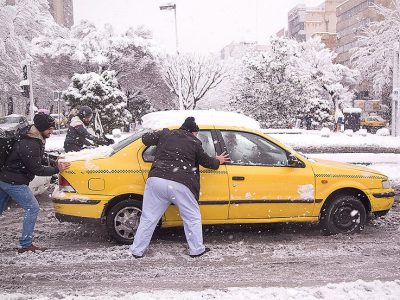 دوباره برف بارید و دوباره تاکسی‌ها آب شدند