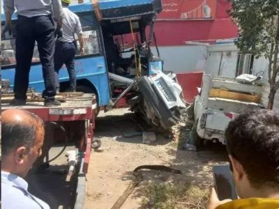 اتوبوسی که در تبریز خودروها را شخم زد!