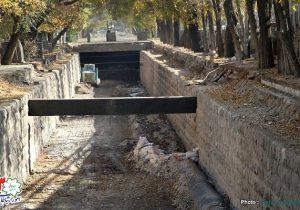 بتن‌ریزی کف کانال ایلی‌سو به طول ۱۸۰ متر در جاده سلامت خیابان آزادی